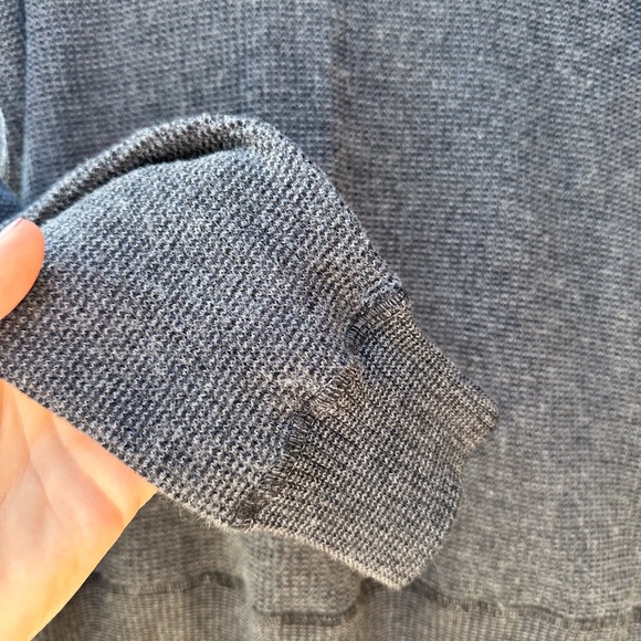 Tommy Bahama Black Gray Waffle V Neck Sweater Size Large Wool LS - Picture 3 of 4